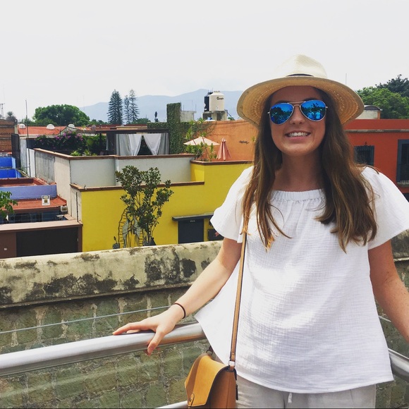 Meet your Posher, Makayla - Picture 1 of 1